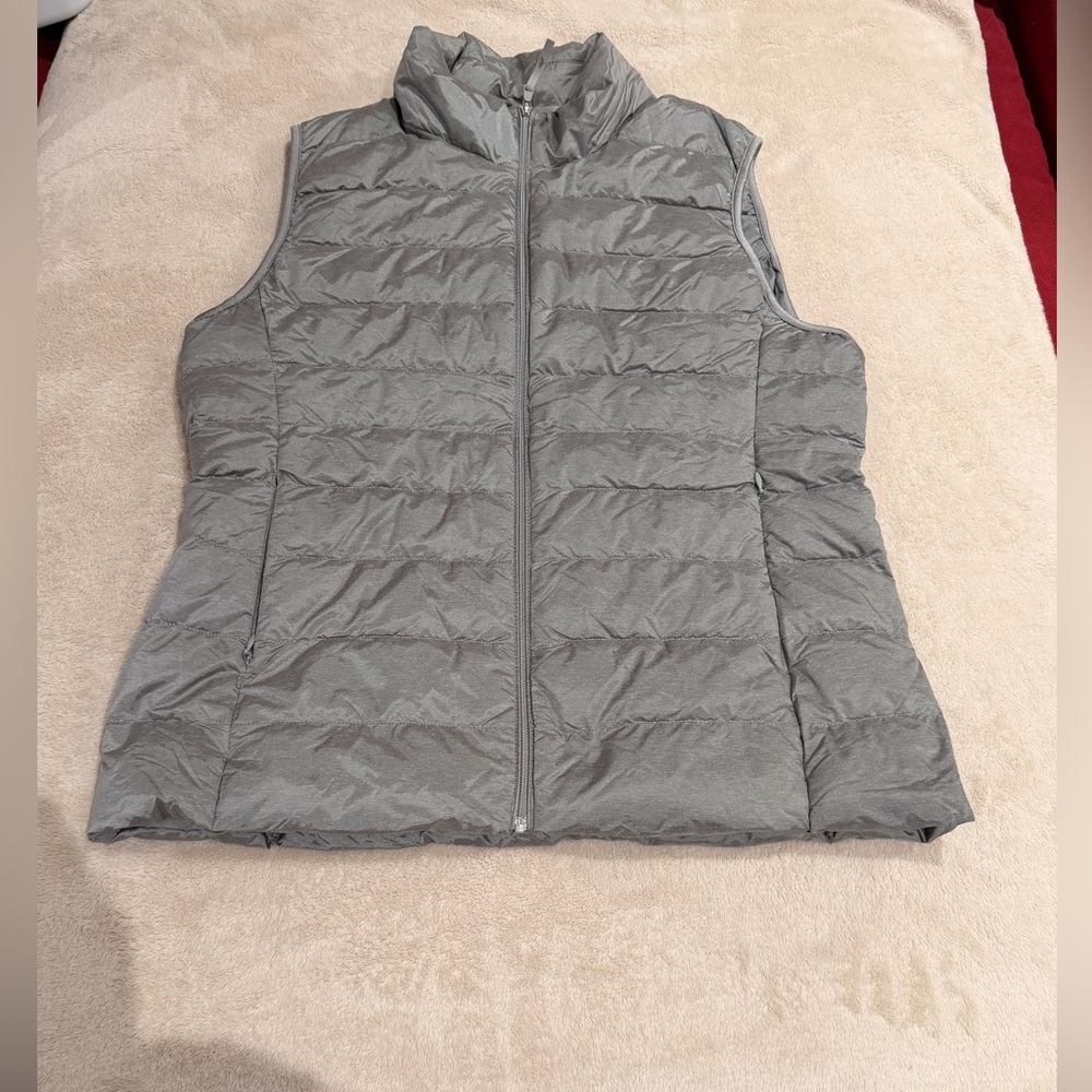 Uniqlo Women's Light Gray Quilted Vest